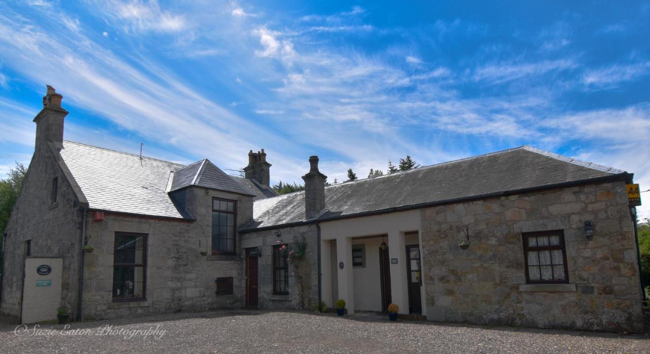 Clarke Cottage Guest House ダンファームリン エクステリア 写真
