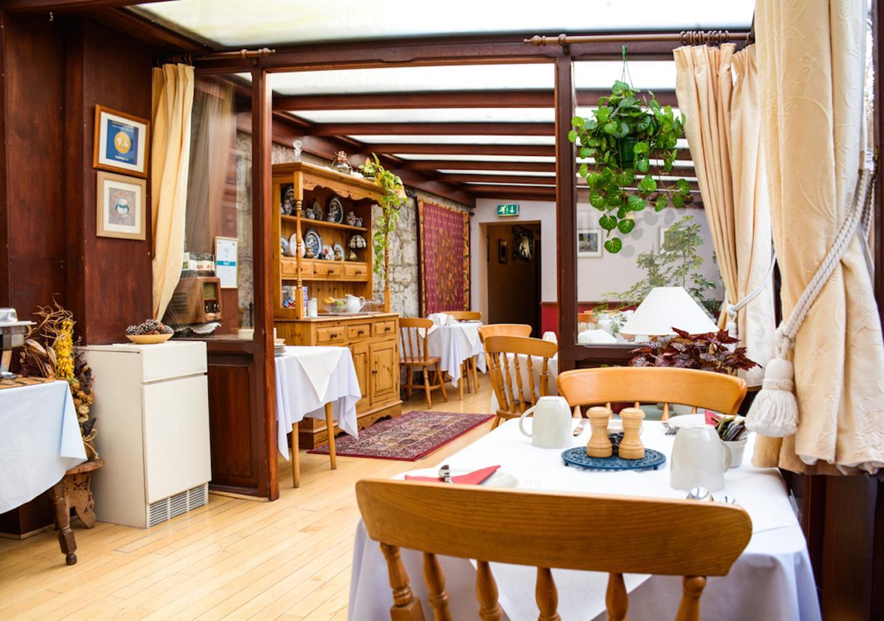 Clarke Cottage Guest House ダンファームリン エクステリア 写真