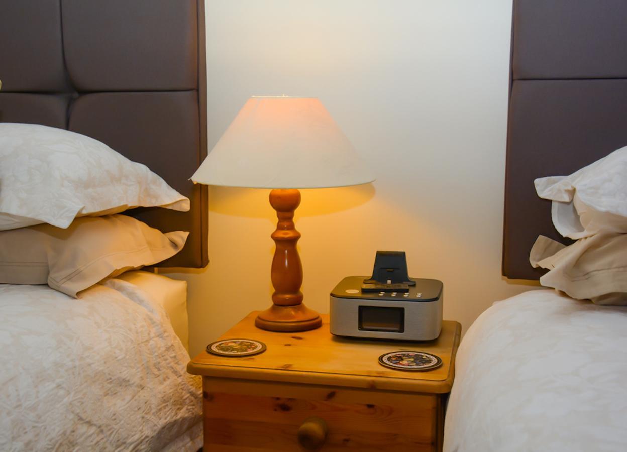 Clarke Cottage Guest House ダンファームリン エクステリア 写真