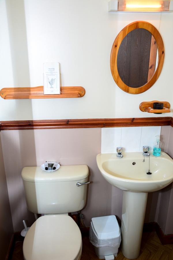 Clarke Cottage Guest House ダンファームリン エクステリア 写真