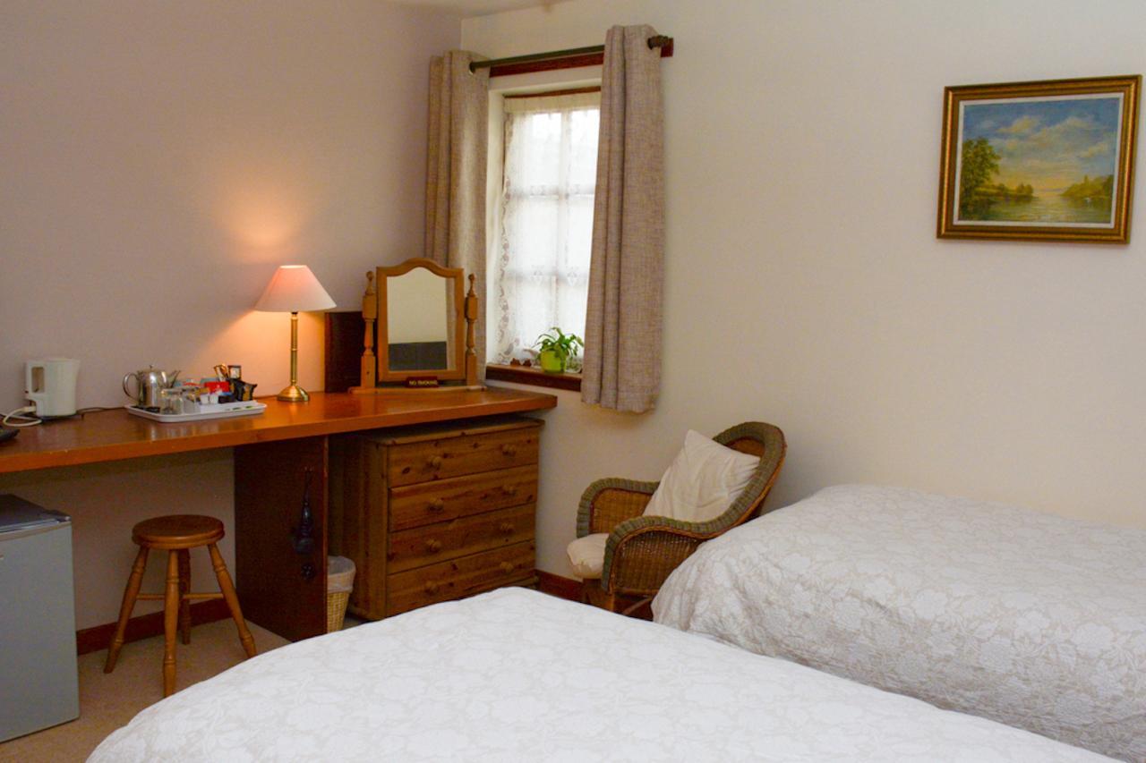 Clarke Cottage Guest House ダンファームリン エクステリア 写真