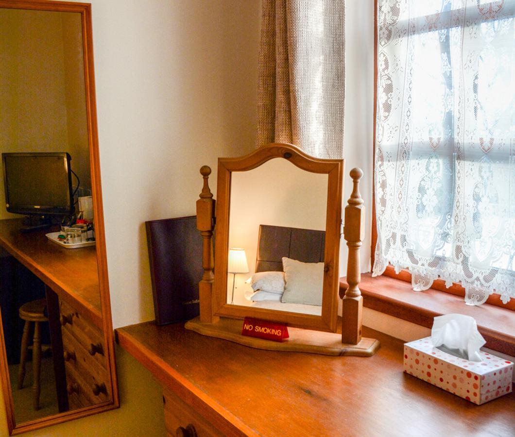 Clarke Cottage Guest House ダンファームリン エクステリア 写真