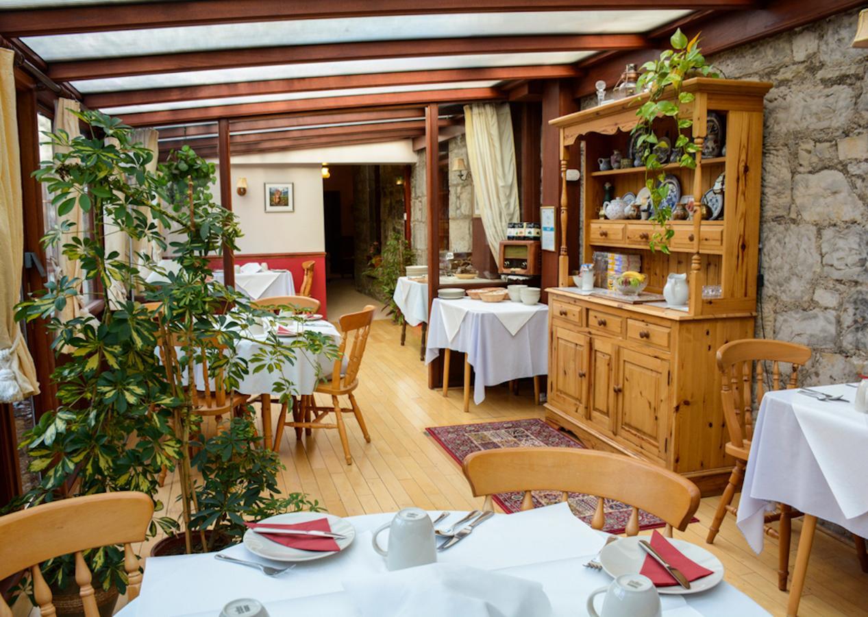 Clarke Cottage Guest House ダンファームリン エクステリア 写真