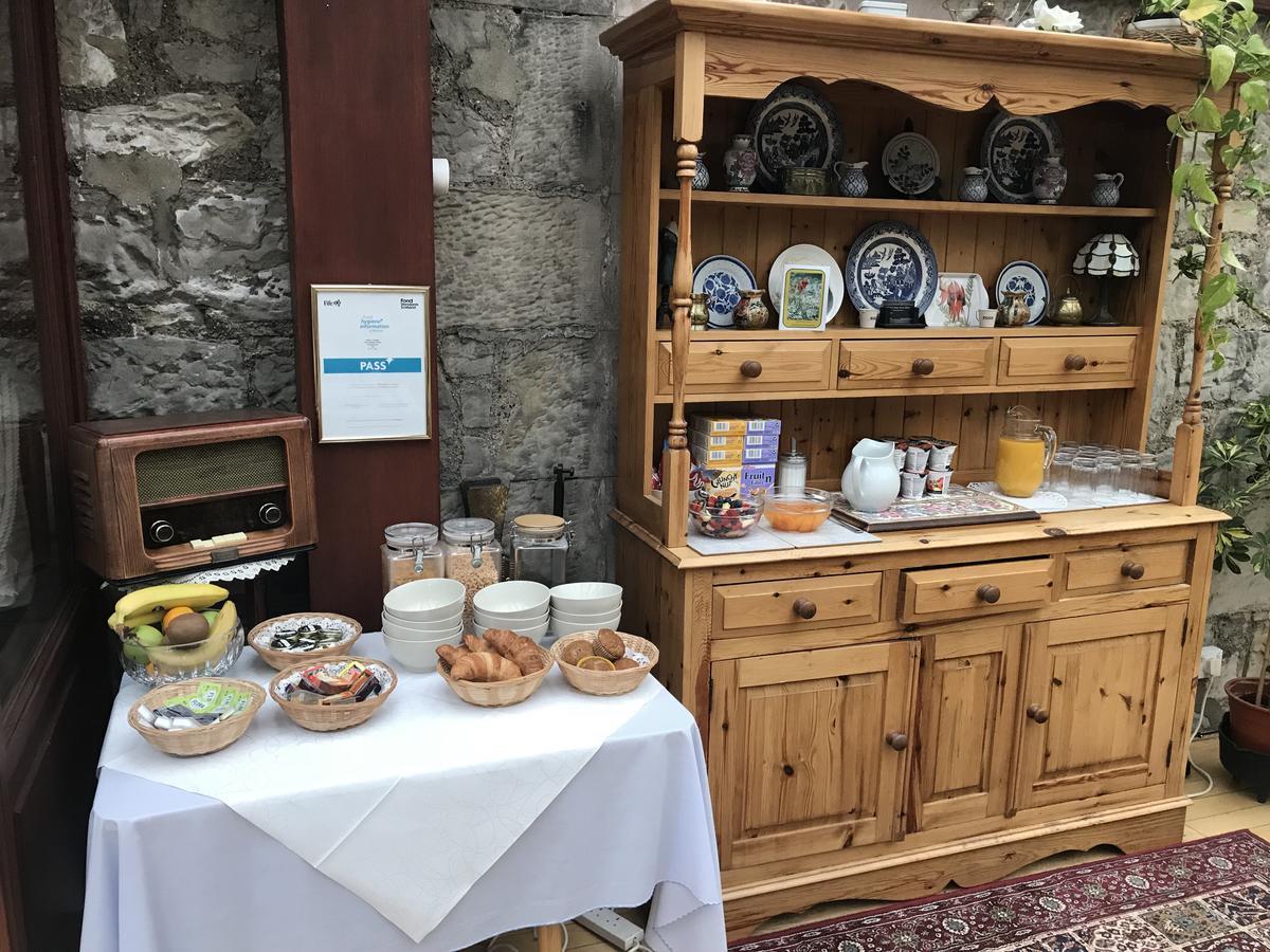 Clarke Cottage Guest House ダンファームリン エクステリア 写真